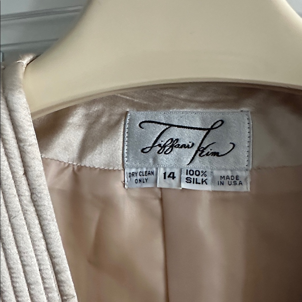 VTG / EUC Tiffany Kim Size 14 Beige Women's Silk Suit Set - Picture 2 of 10